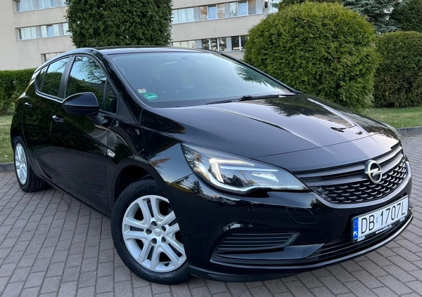 Opel Astra cena 43999 przebieg: 66200, rok produkcji 2017 z Wałbrzych małe 529